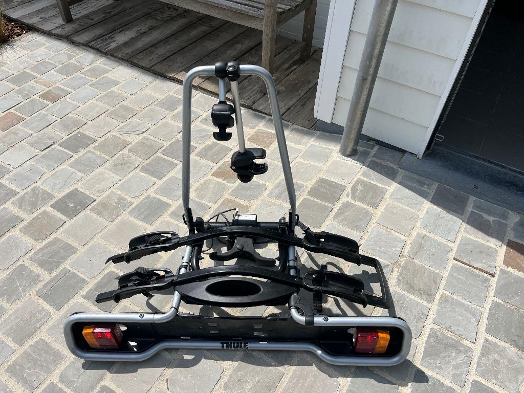 Porte vélos inclinable THULE, Autos : Divers, Porte-vélos, Support d'attelage, 2 vélos, Pneus larges, Comme neuf