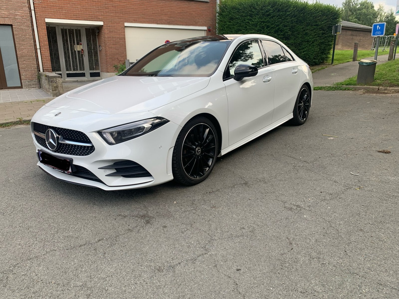 MERCEDES A200/// AMG LINE /// FULL OPTION, Autos, Classe A, Achat, Euro 6, Noir