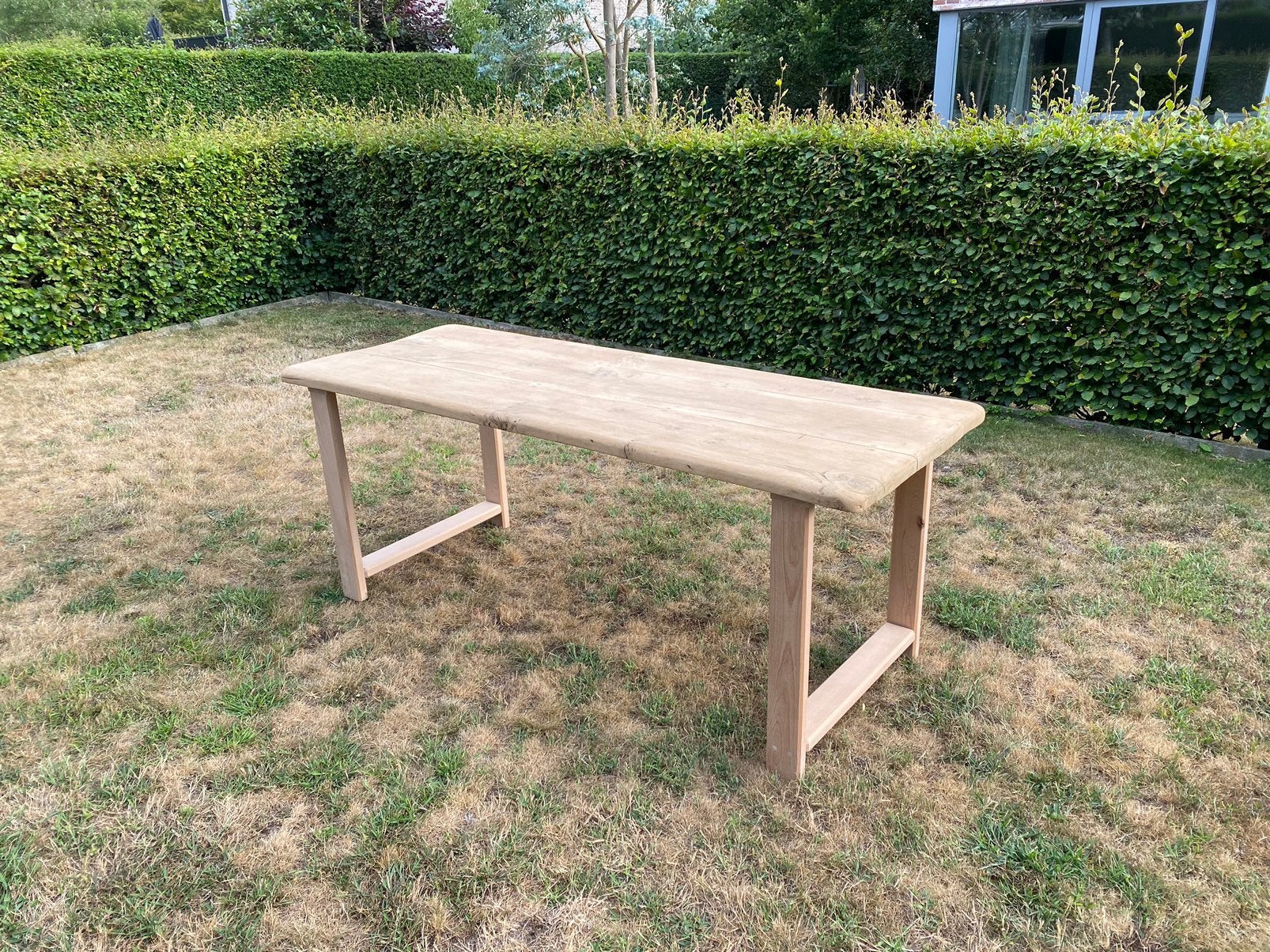 Rustieke eettafel / bureau uit massieve eik en houten poten, Huis en Inrichting, Ophalen, Eikenhout, 50 tot 100 cm, Zo goed als nieuw