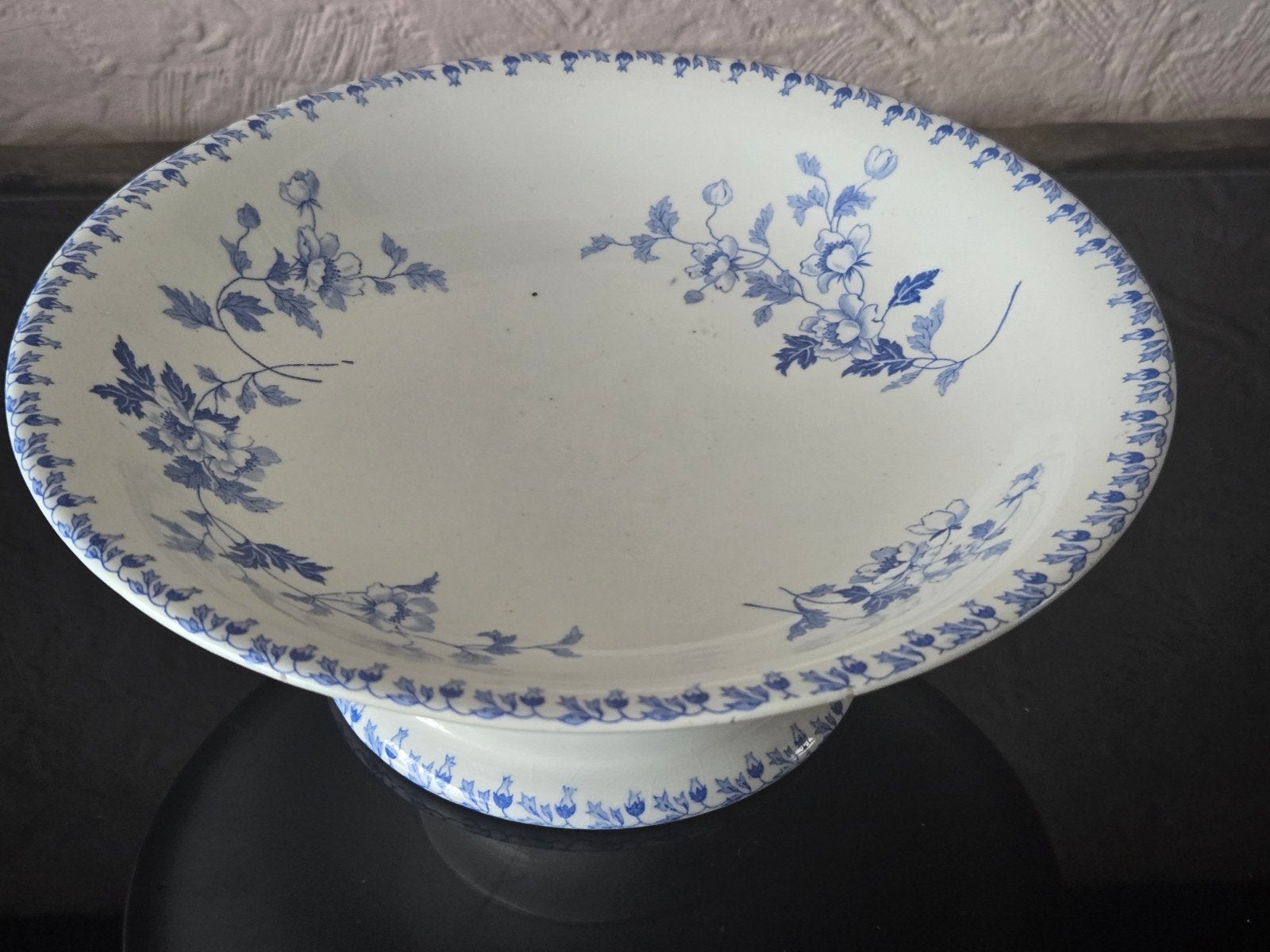 Plat vintage signé sur pied, super état, prix : 5 euros, Antiquités & Art, Enlèvement ou Envoi