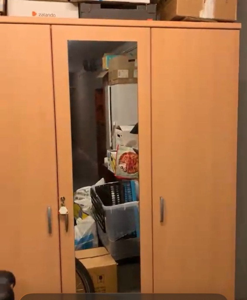 Kleerkast, Ophalen, Zo goed als nieuw, Met deur(en)