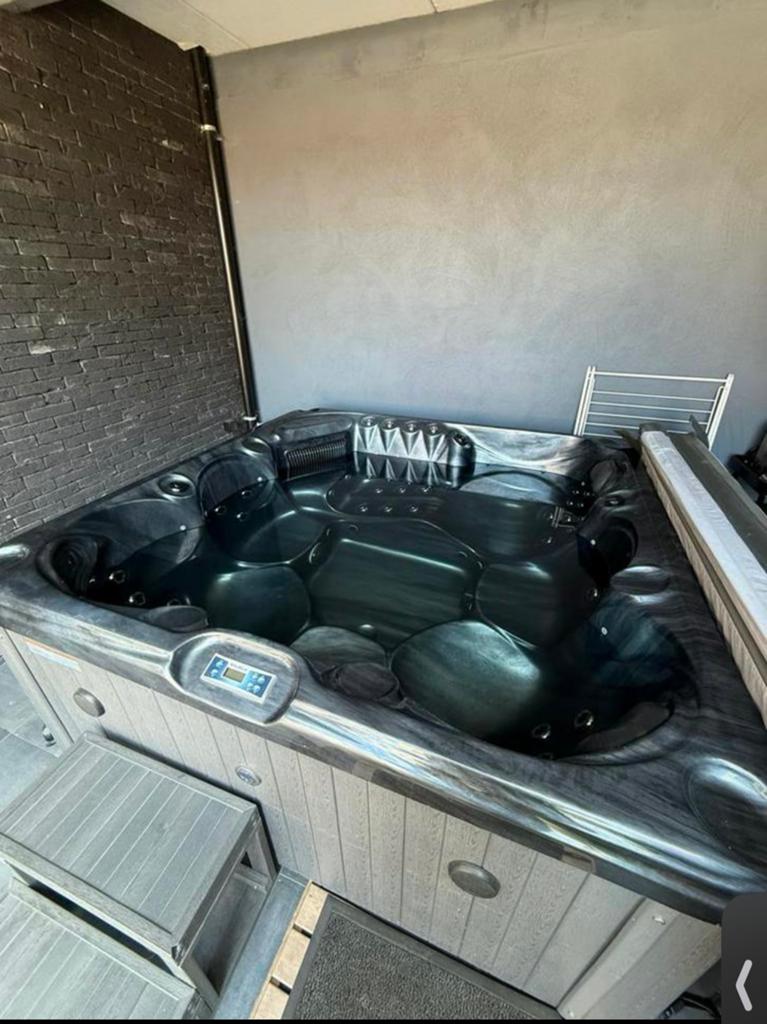 Jacuzzi 6 personen bilboa, Tuin en Terras, Ophalen, Zo goed als nieuw