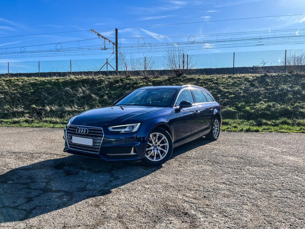 Audi A4 35 TFSI Design S Tronic, 4 cilinders, 1984 cc, Blauw, A4