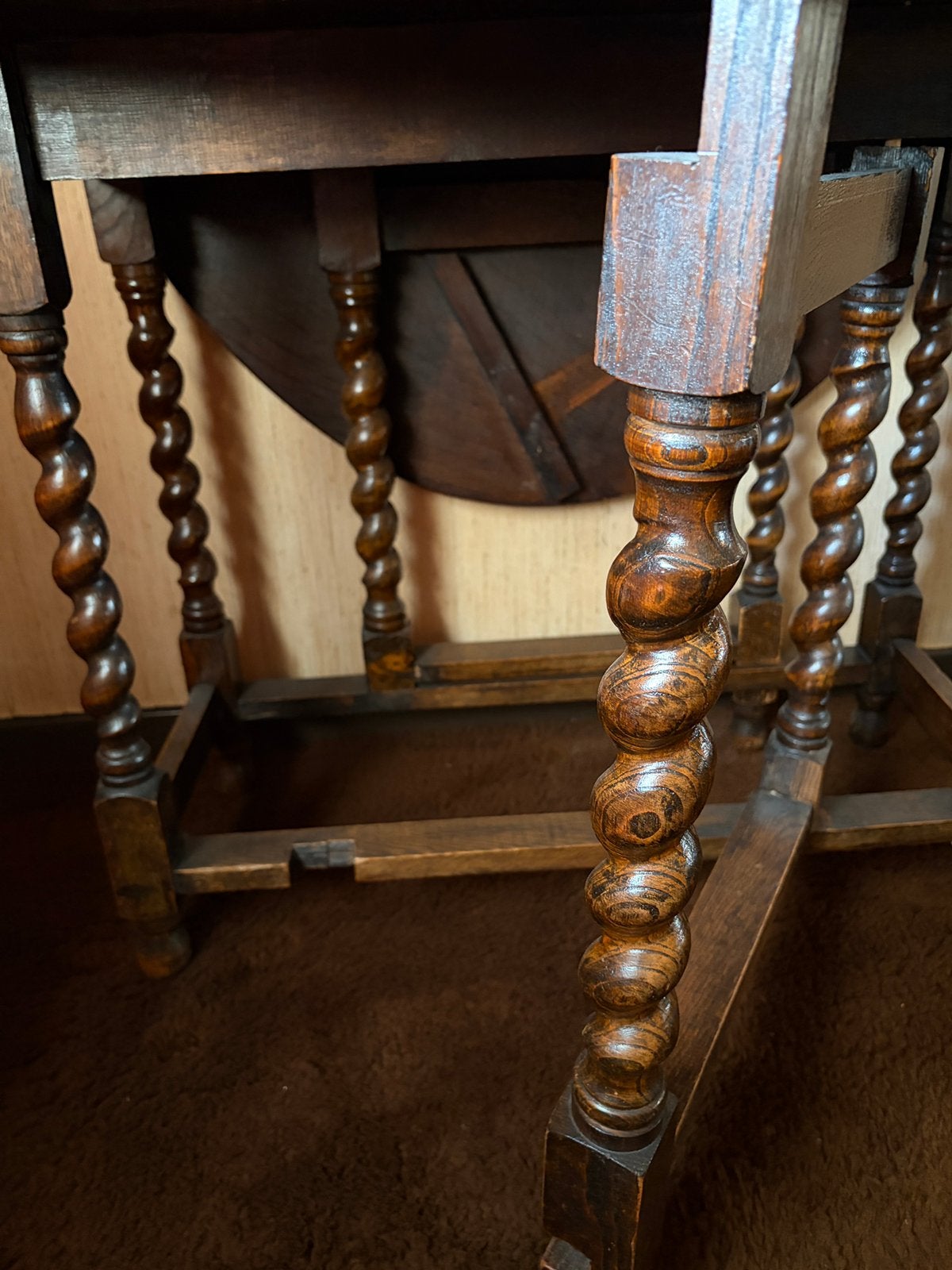 Mooi bewerkte gateleg tafel afhalen 2/11, Ophalen