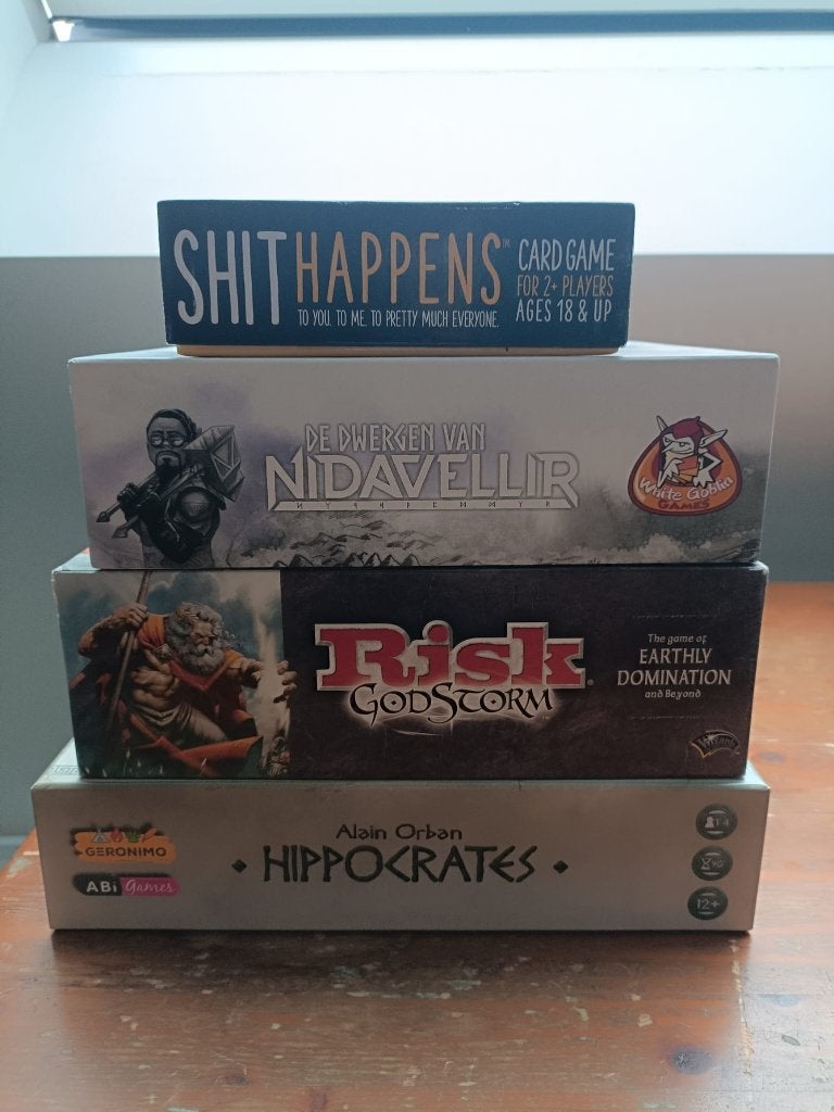 Diverse Gezelschapsspellen (oa. Root, Dwergen vn Nidavellir), Hobby en Vrije tijd, Drie of vier spelers, Ophalen, Zo goed als nieuw