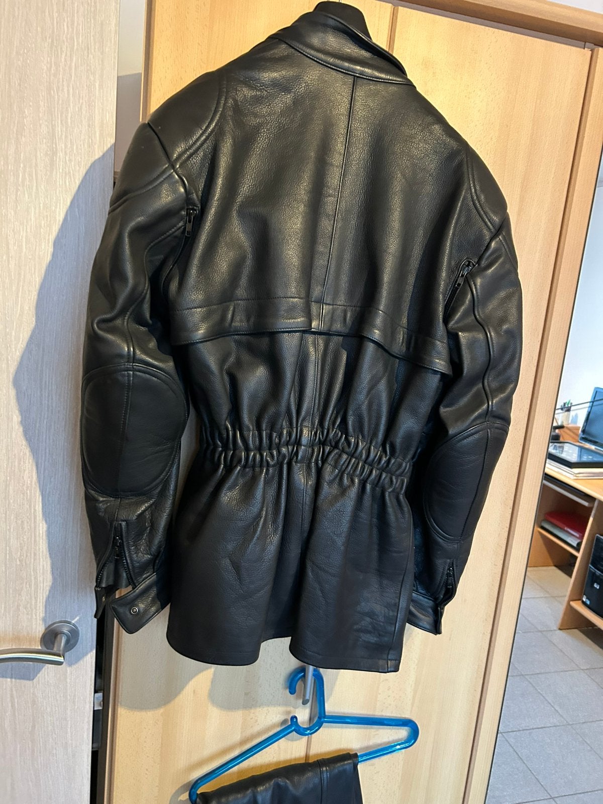 Moto pak zwart, Ophalen