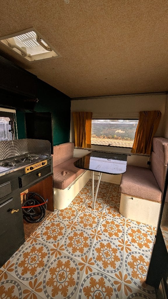 Esterel 39 vouwcaravan (1983) – gerenoveerd retro-interieur, Standaardzit, Tot en met 2, Fietsenrek, Esterel