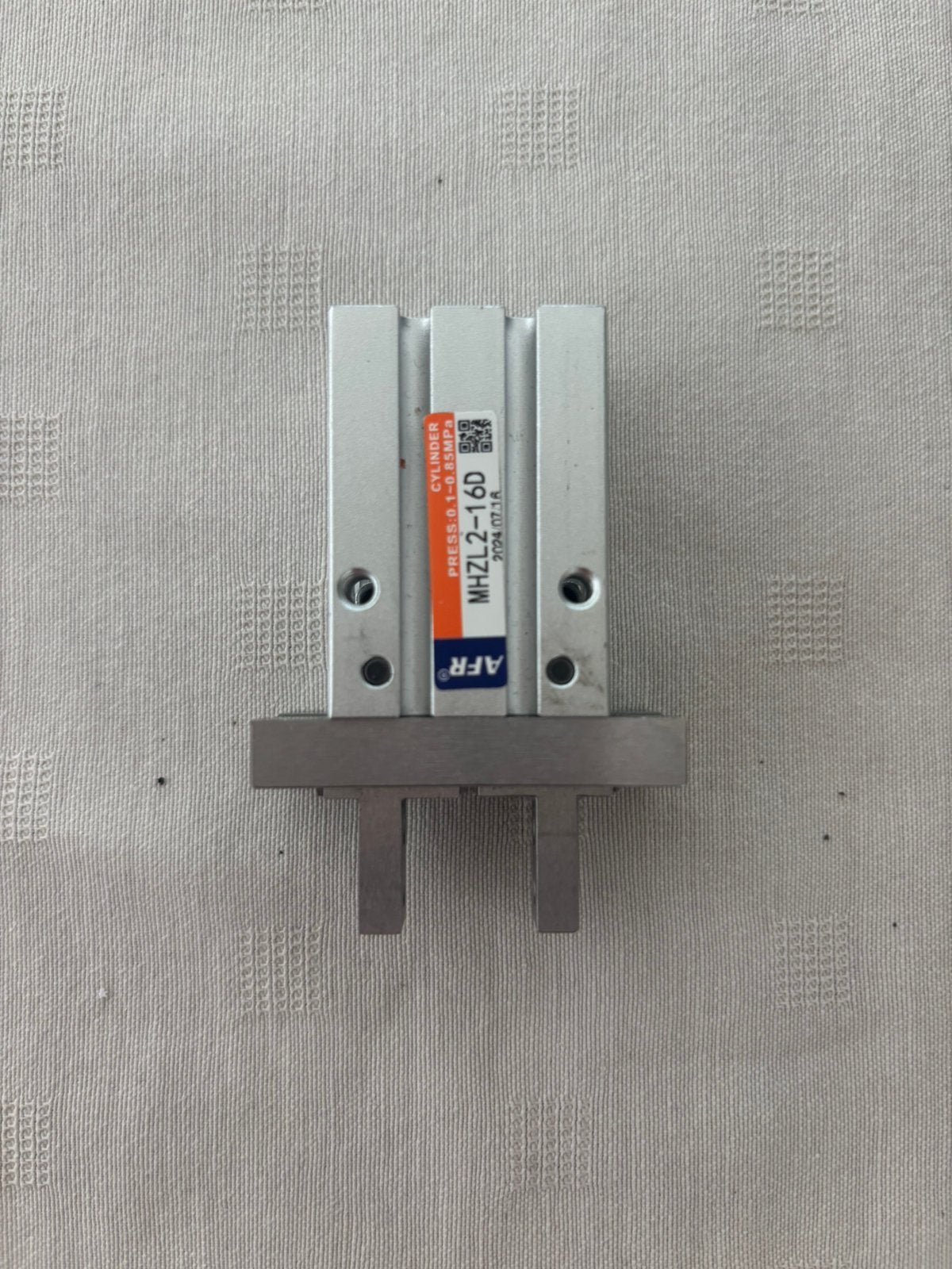 SMC MHZ2-16D pneumatische grijper, Ophalen, Zo goed als nieuw
