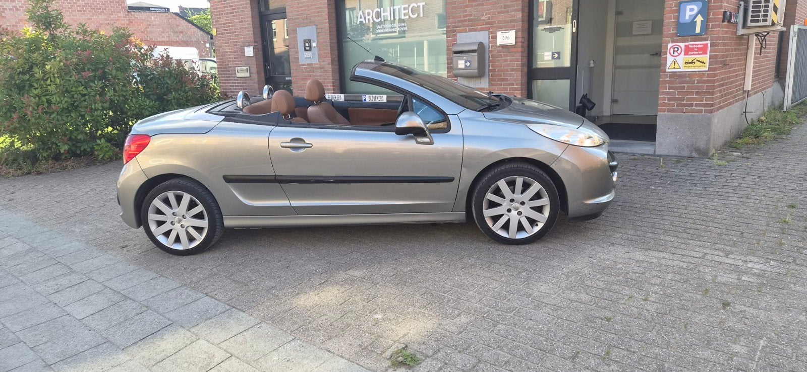PEUGEOT 207 CABRIOLET TRÈS BON ÉTAT, Autos, Peugeot, Cuir, Cabriolet, Boîte manuelle, Beige