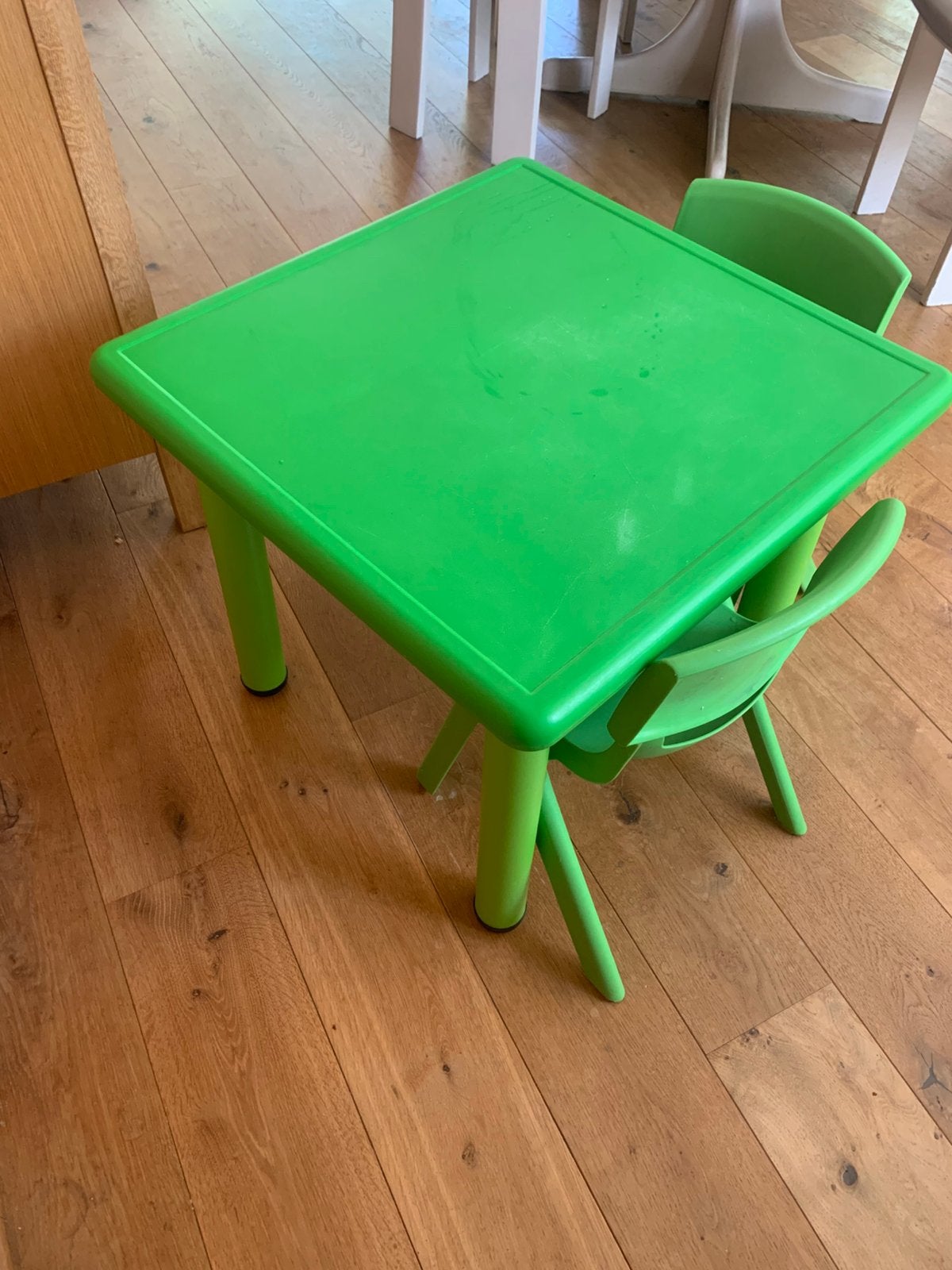 Knutseltafel met twee stoelen, Ophalen, Zo goed als nieuw, Tafel(s) en Stoel(en)