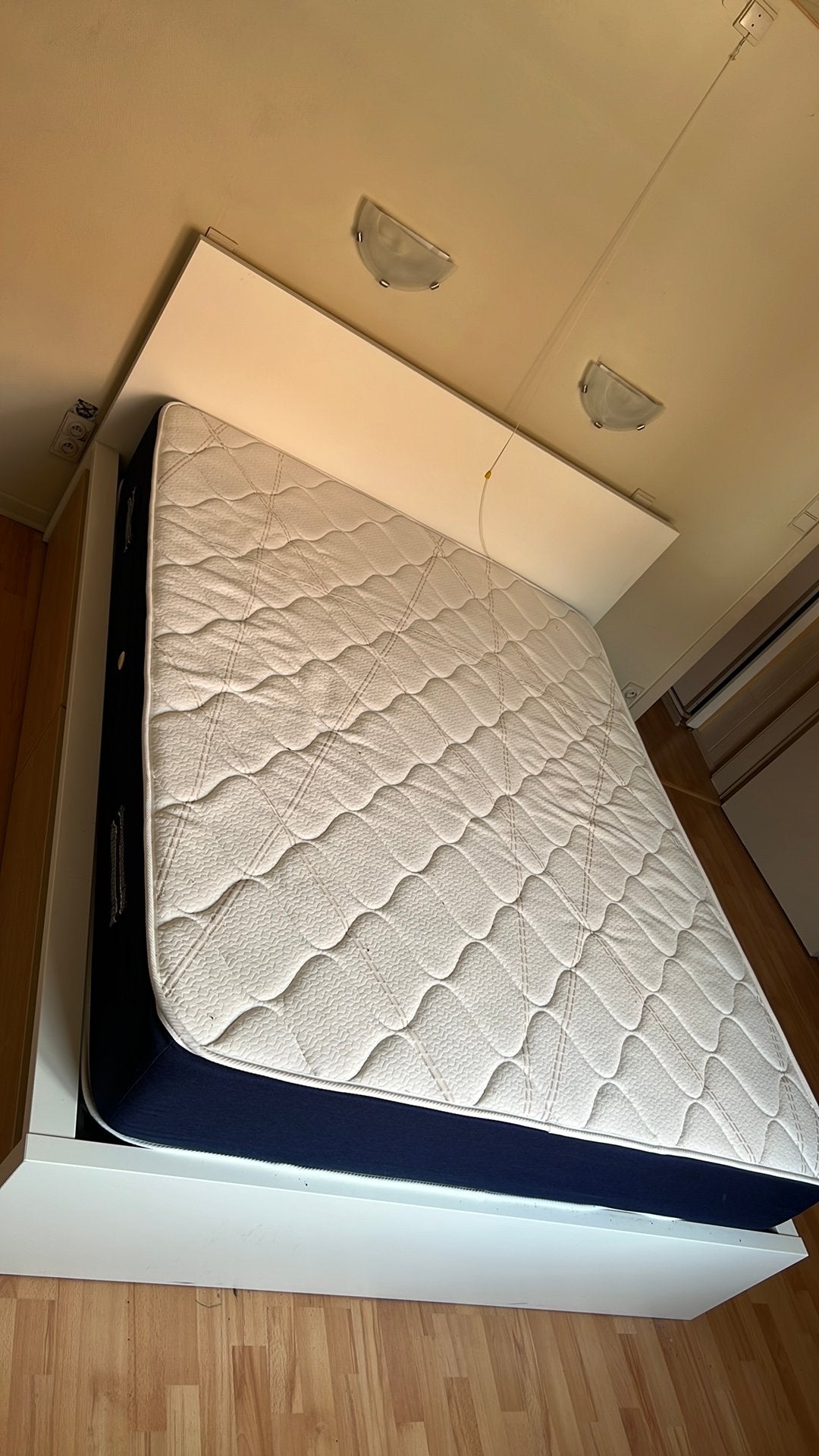 Dubbel bed ikea met 4 lades en harde matras, Ophalen, Zo goed als nieuw