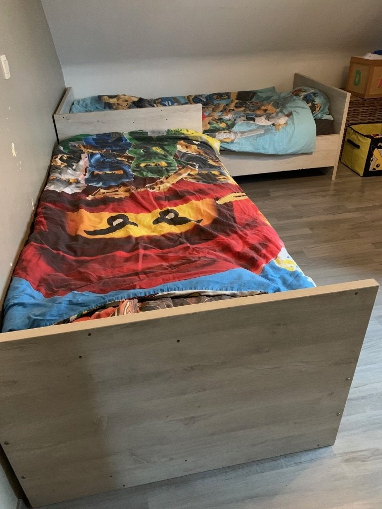 Slaapkamer 2 eenpersoonsbedden, rek en commode, 100 cm, Une personne, Enlèvement, Utilisé