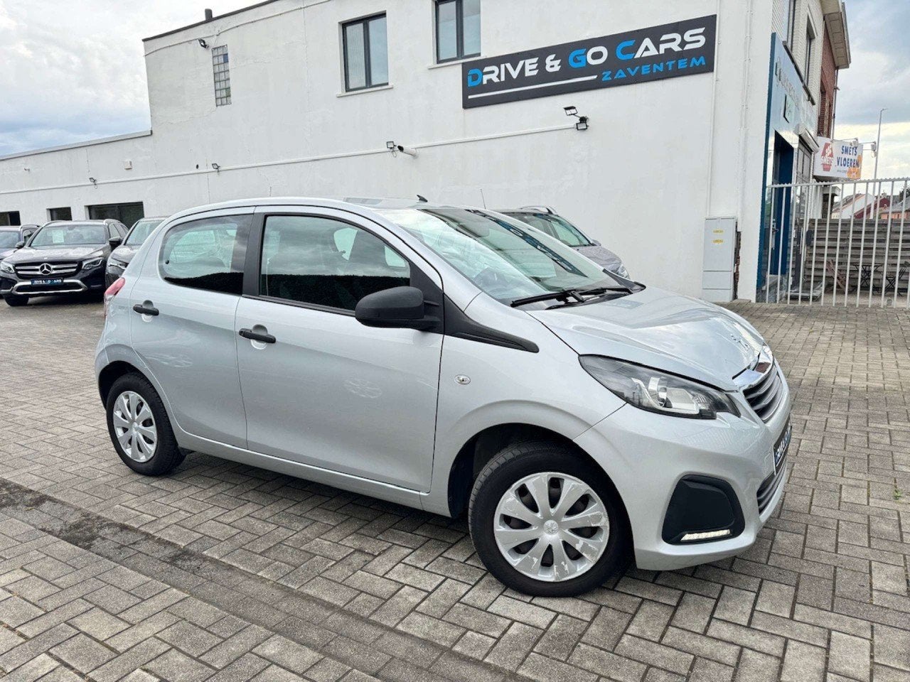 Peugeot 108 Allure 1.0i Benzine * 1 JAAR GARANTIE * !, Auto's, Voorwielaandrijving, 4 zetels, Stof, Gebruikt
