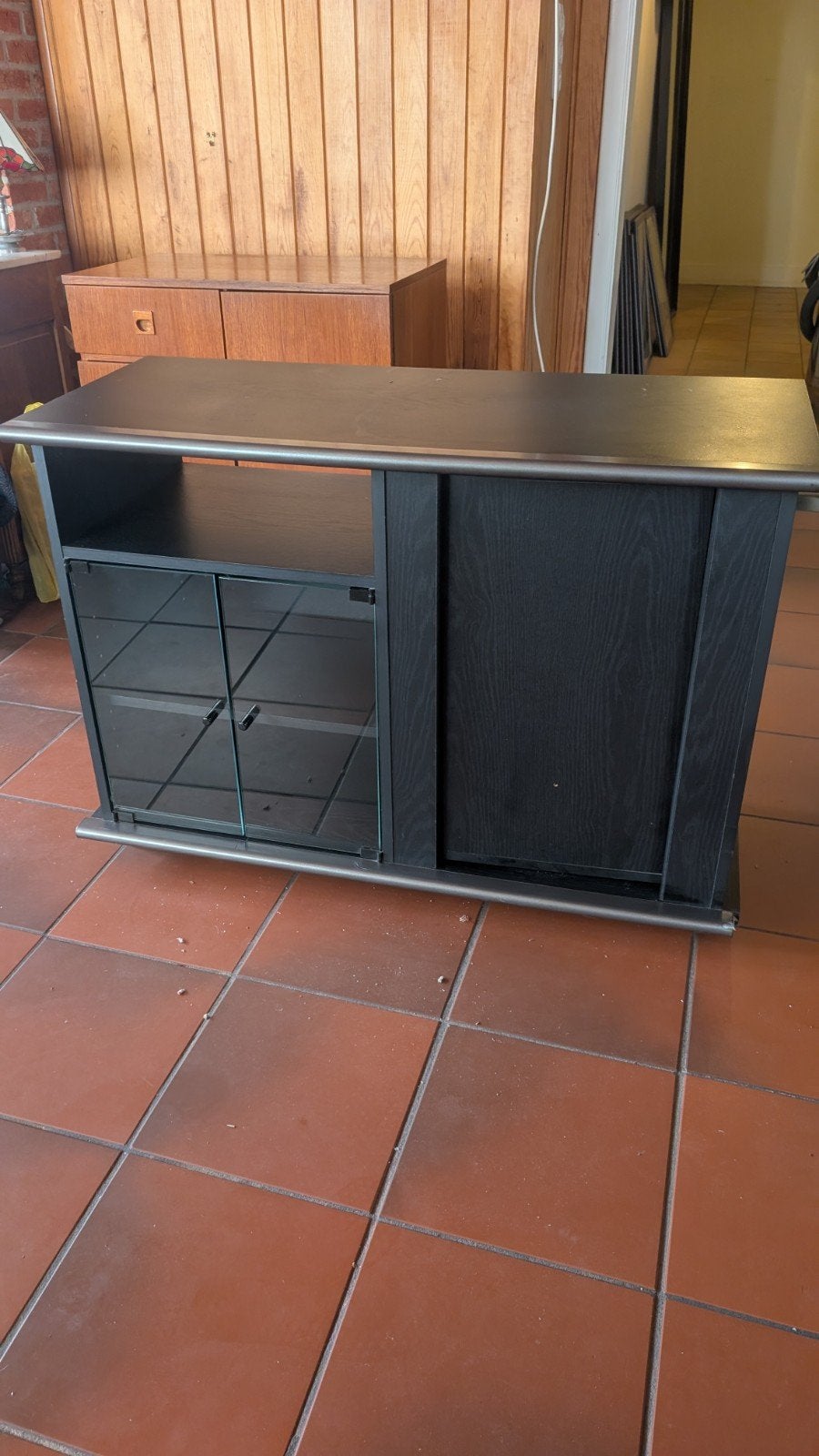Gratis zwart houten kastje met draaisysteem, Enlèvement
