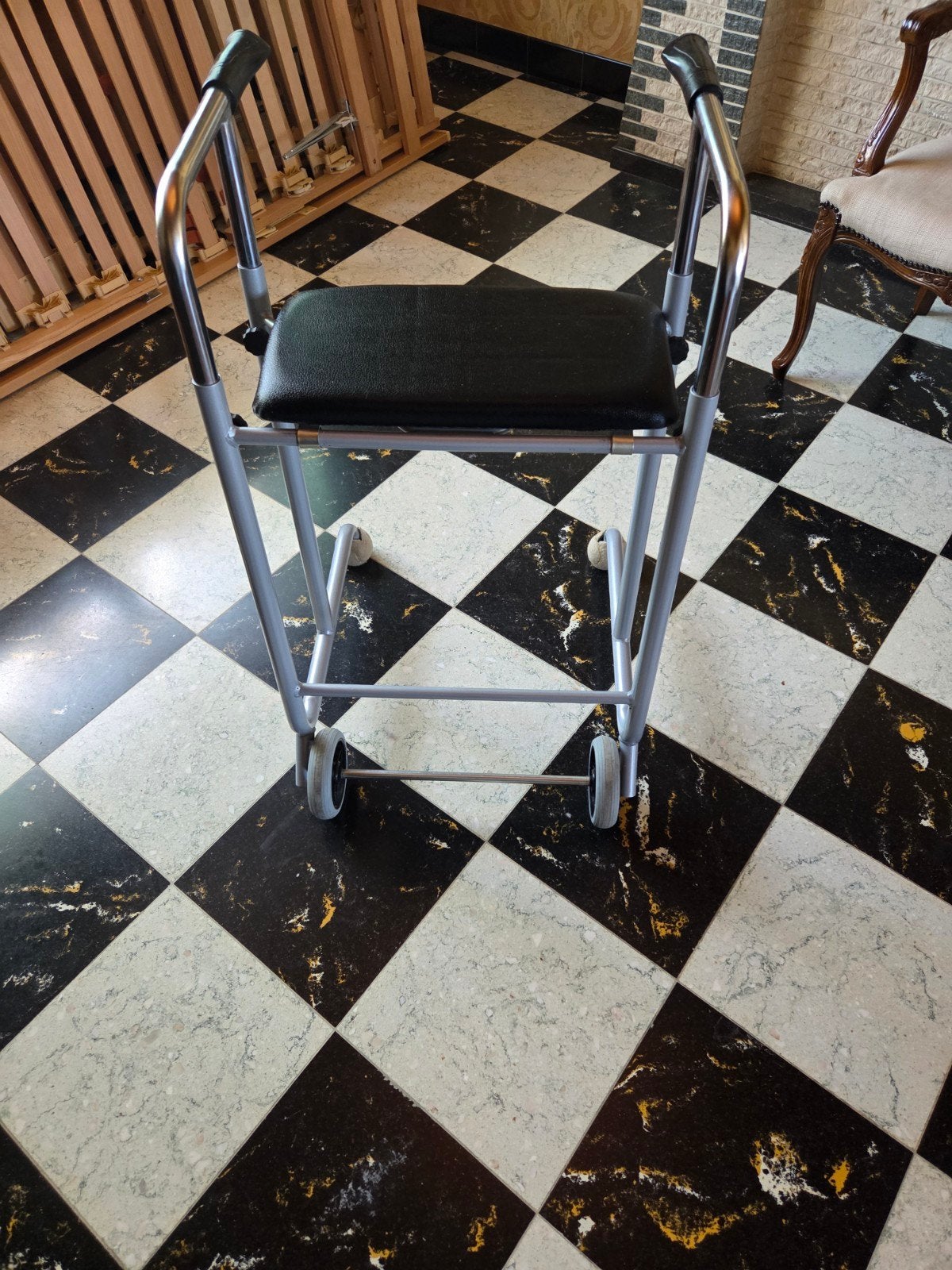 Rollator, Diversen, Ophalen