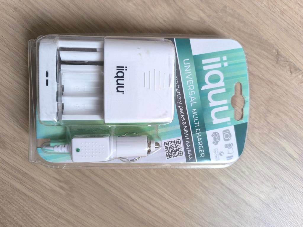 iquu Auto/Indoor battery charger Wit
, nieuw!!, Ophalen, Nieuw