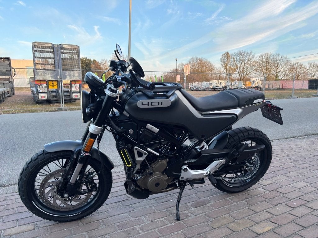 Husqvarna svartpilen 401   '''32kw""", Motoren, Occasion, Bedrijf, 401 cc, Minimaal motorrijbewijs A2