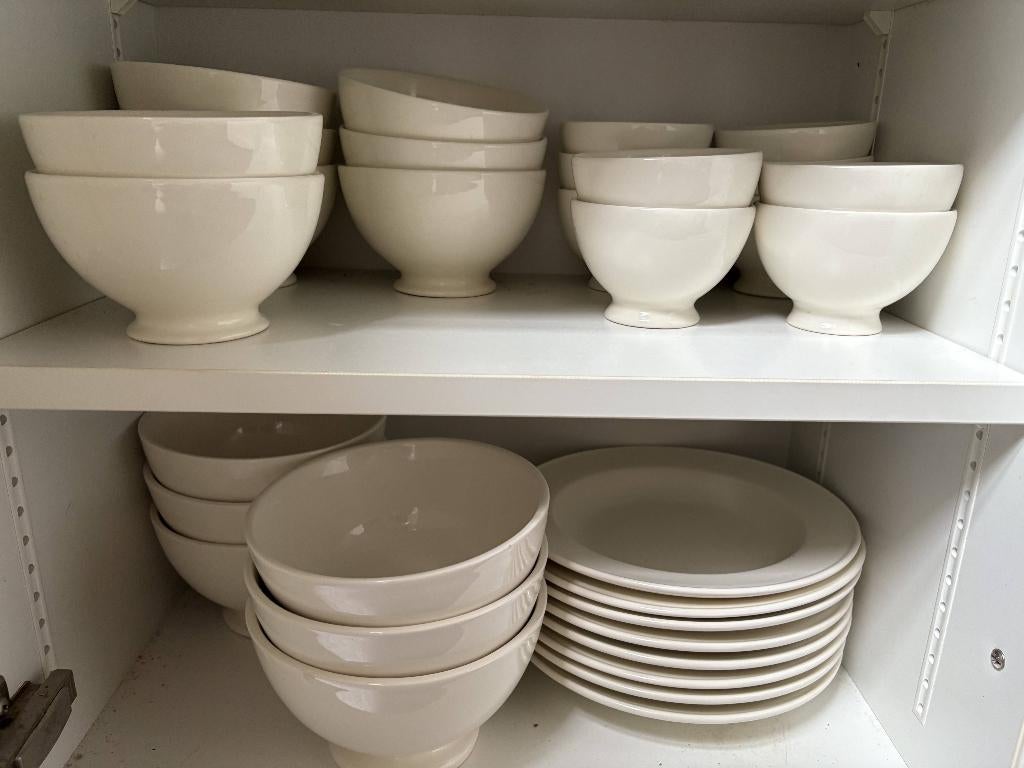 Royal Boch wit servies, Huis en Inrichting, Ophalen, Zo goed als nieuw, Porselein, Bord(en)