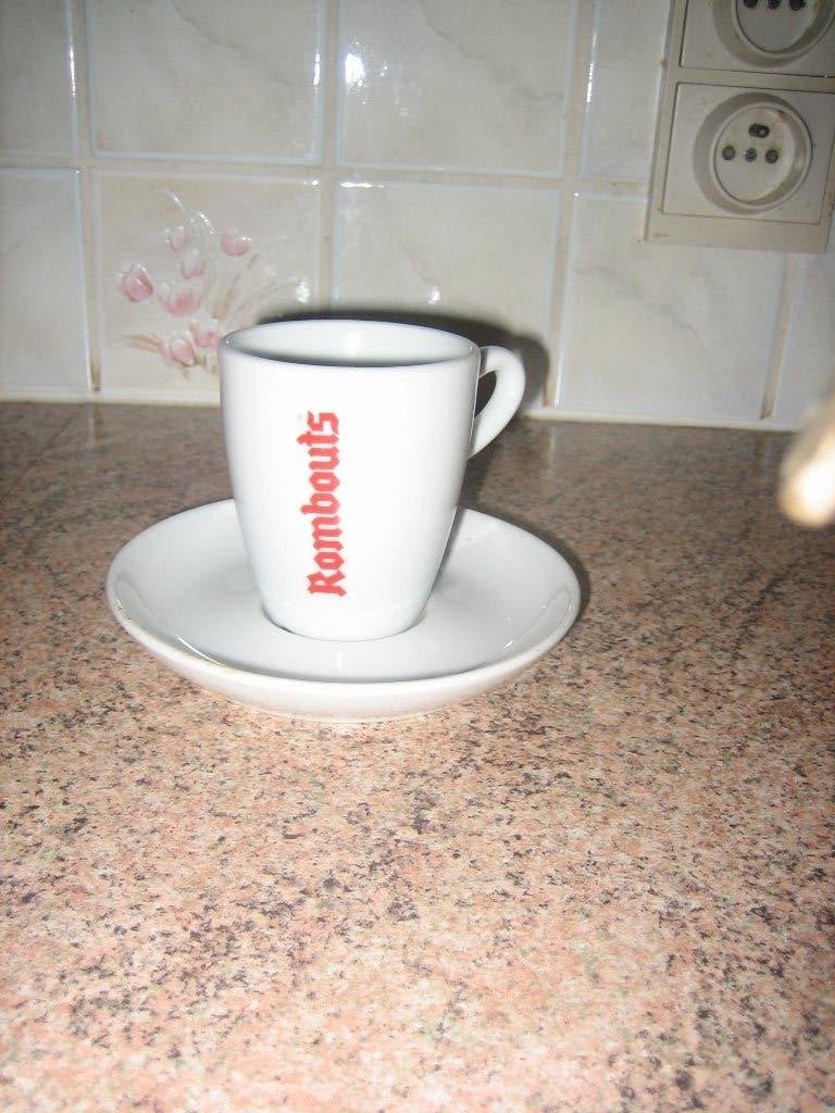 tassen en ondertassen van rombouts koffie, Huis en Inrichting, Keuken | Servies, Ophalen, Zo goed als nieuw