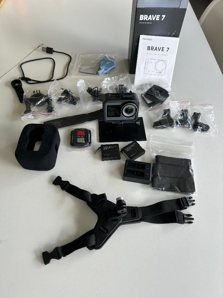 Akaso Brave 7 Action Camera + Accessoires + Helmet Mount, Audio, Tv en Foto, Actiecamera's, Zo goed als nieuw, Overige merken