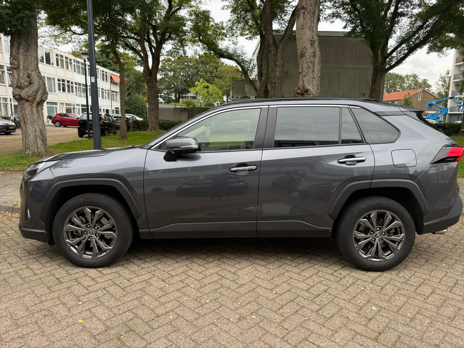 Toyota RAV4 2.5 AWD HYBRIDE - Bouwjaar 2023, Autos, Cuir, Achat, Entretenue par le concessionnaire, Automatique