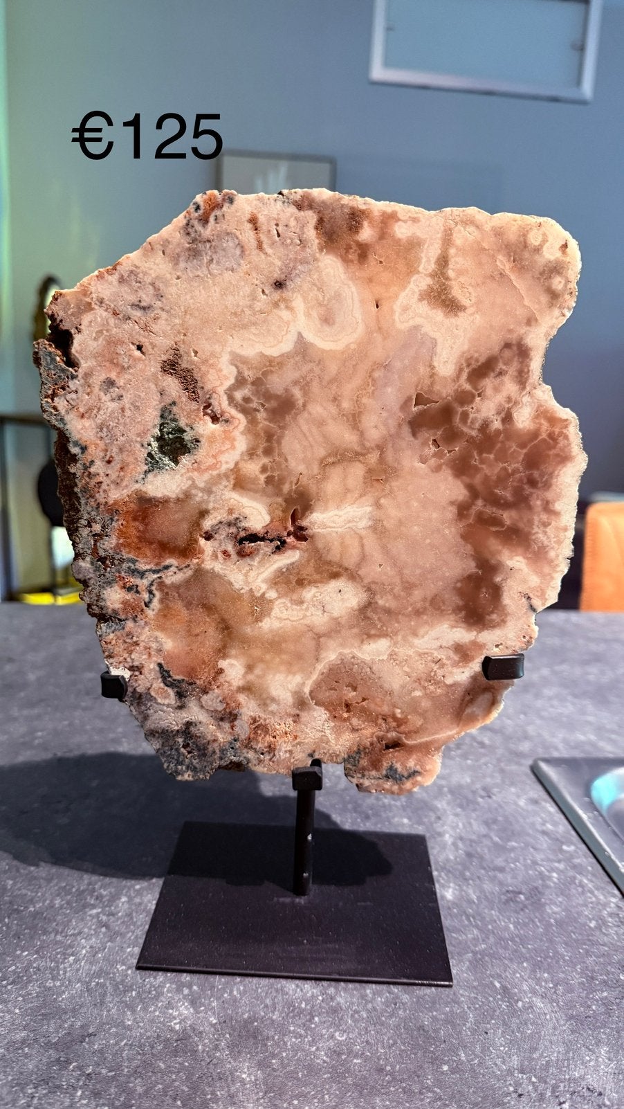 Roze amethist (chalcedoon) van 2,6kg met ruwe achterkant, Ophalen