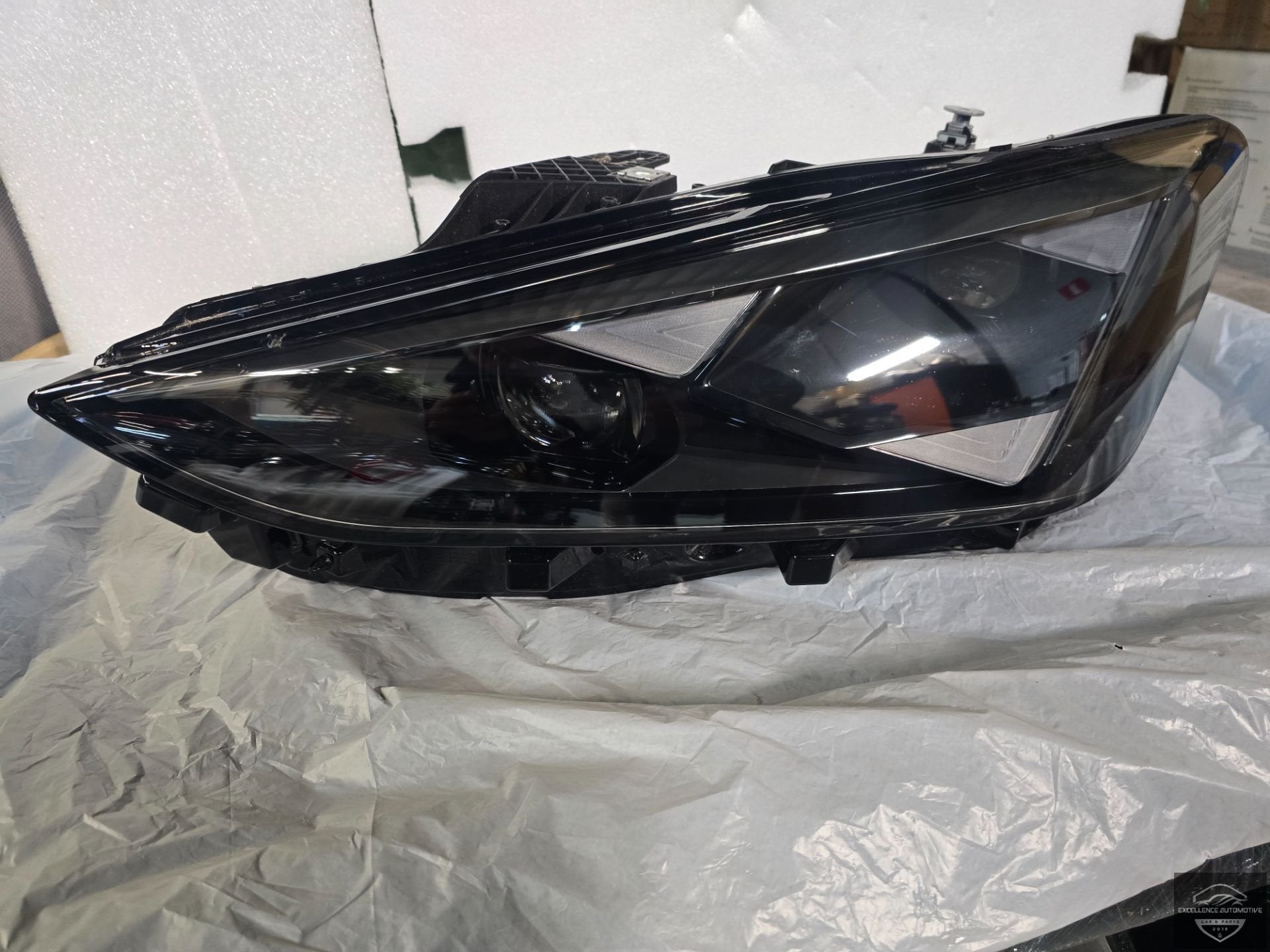 Seat Cupra Leon 5FA FL 24+ Vol LED Koplamp Links 5FB941035A, Gebruikt, Autovia A-2, Km 585 585
08760  Martorell, ES, SEAT S.A.