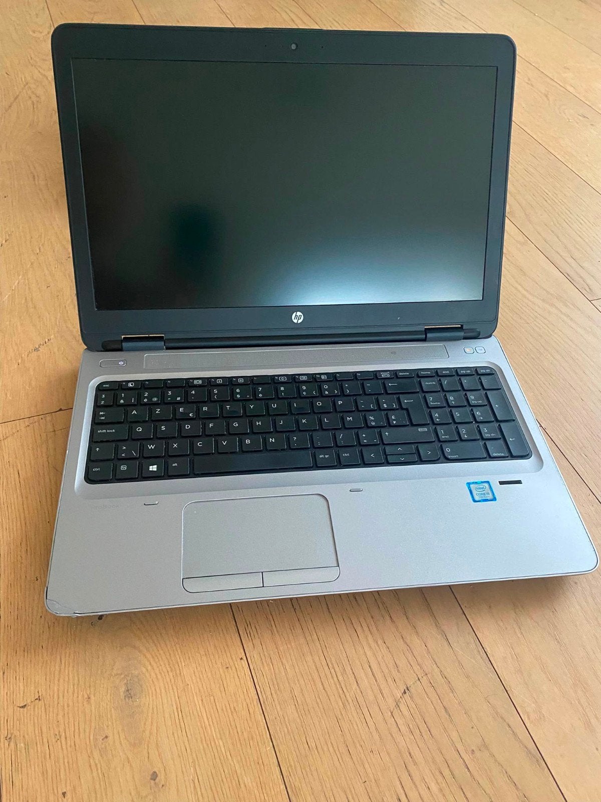 4 laptops werkend met opladers, Computers en Software, Ophalen