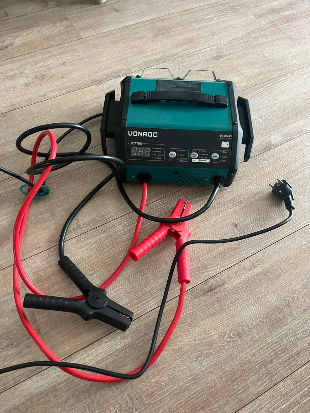 VONROC BC501AC acculader / jumpstarter 6V & 12V