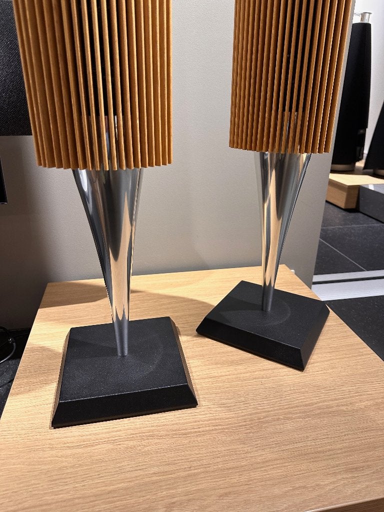 Bang & Olufsen Beolab 18 Alu/Silver met Oak lamellen - B&O, Stereo speakers, Info@bang-olufsen.dk, Geschikt voor surround/home cinema