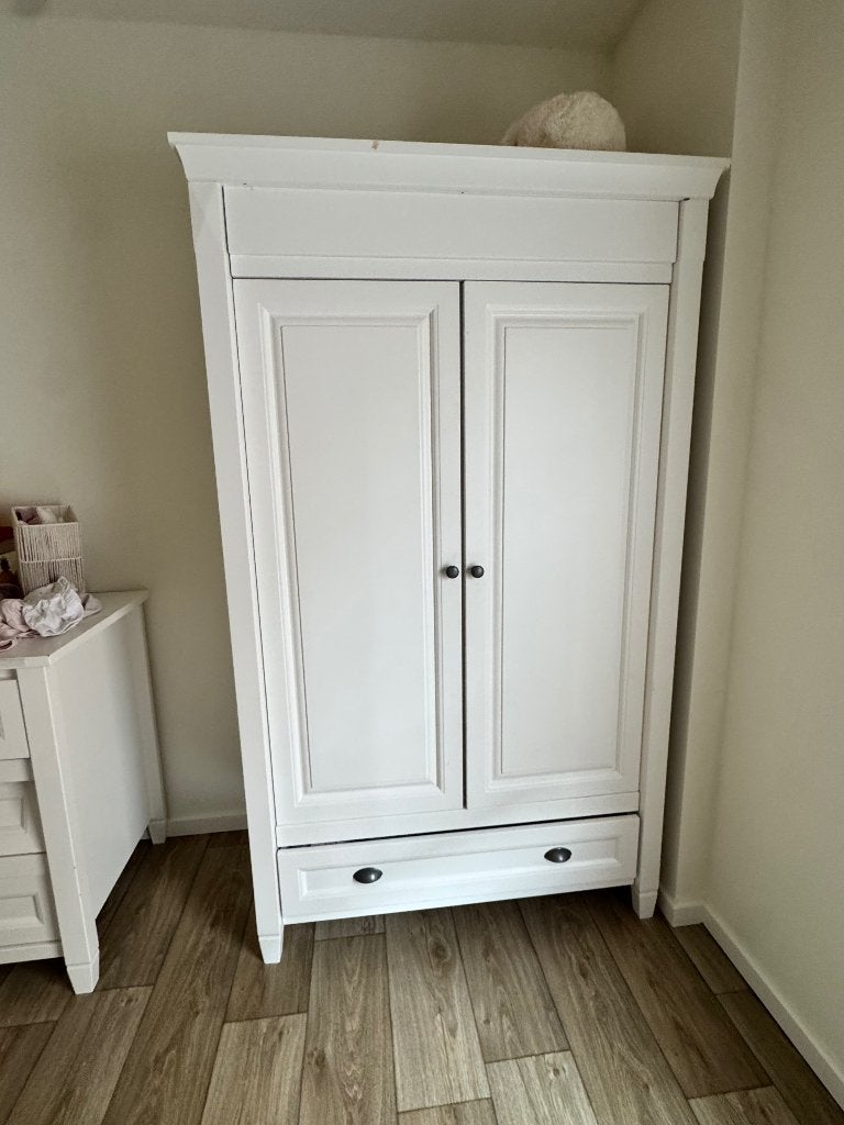 Gratis kinderkleerkast wit - babydump, Kinderen en Baby's, Kinderkamer | Commodes en Kasten, Ophalen, Gebruikt, Kast