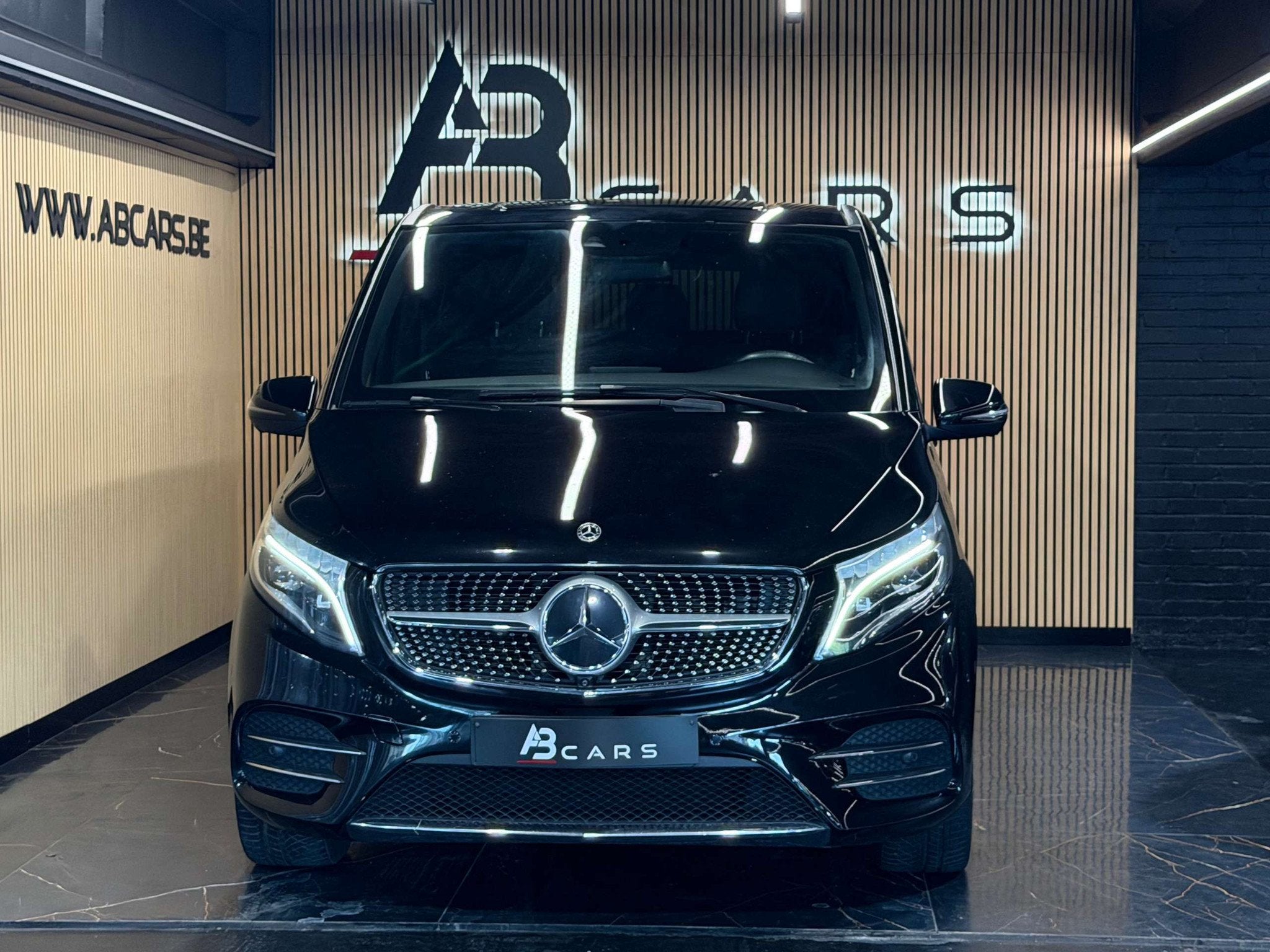 Mercedes-Benz V-Klasse 300 D * GARANTIE 12 MOIS * PACK AMG *, Cuir, https://public.car-pass.be/vhr/296551a4-f0f5-4bc8-b6af-1c14620f1724