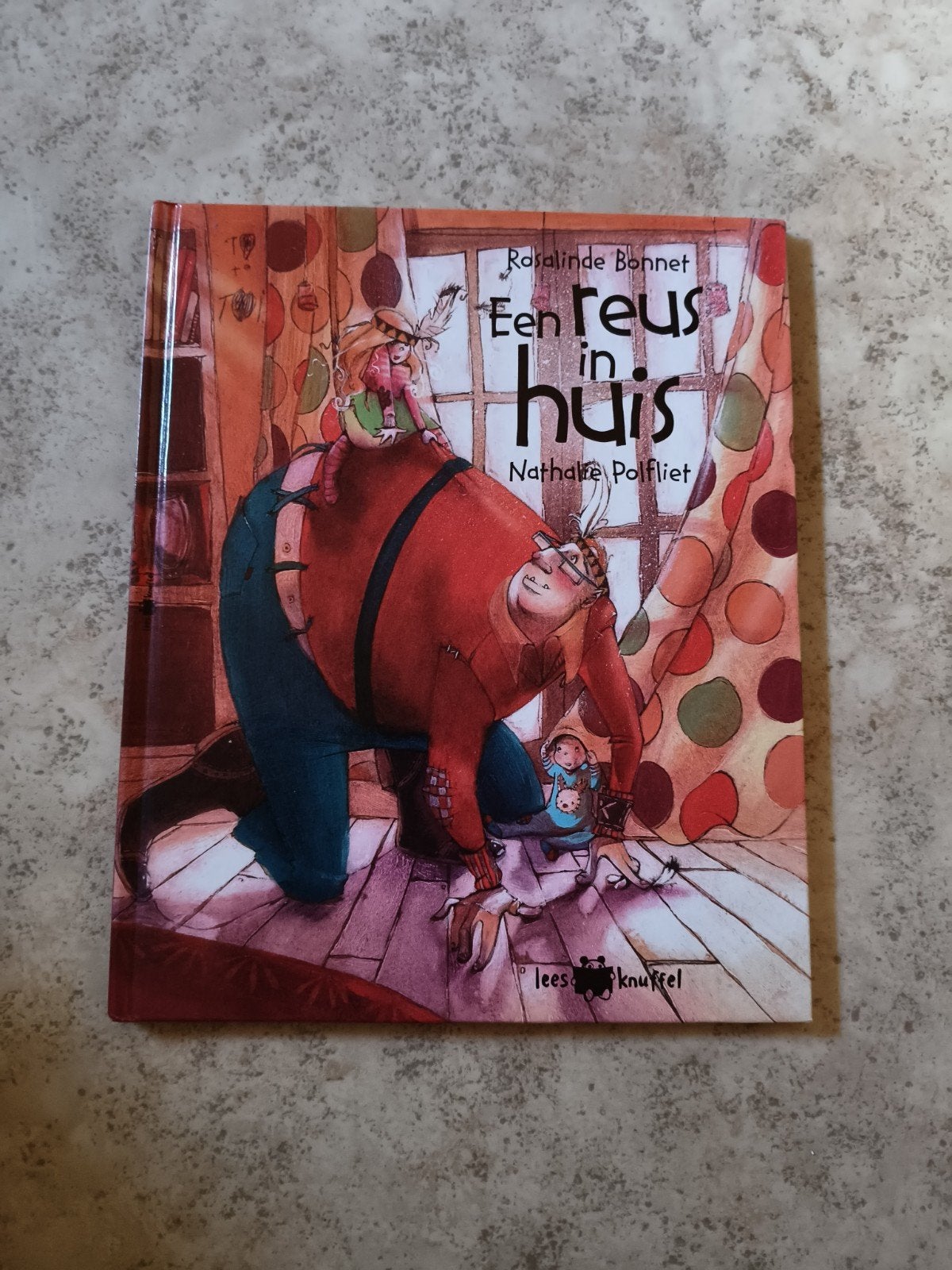 kleuterboek een reus in huis leesknuffel, Boeken, Ophalen, Zo goed als nieuw