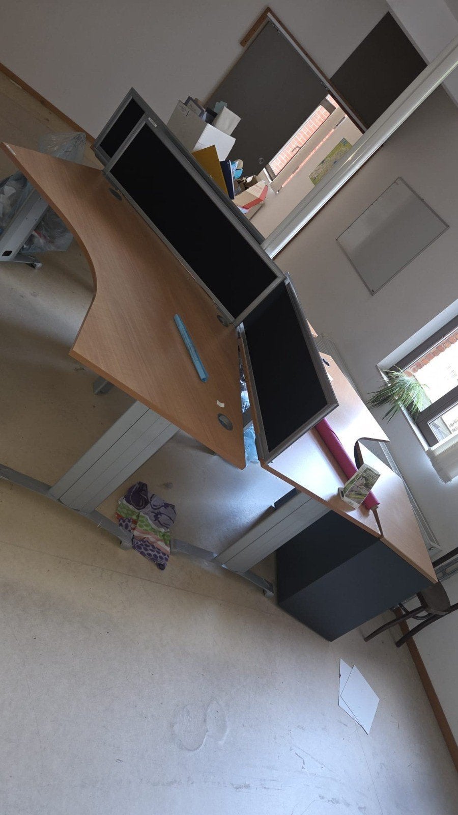 Tables de bureaux à enlever à Saint-Gilles, Zakelijke goederen, Ophalen, Gebruikt, Bureau
