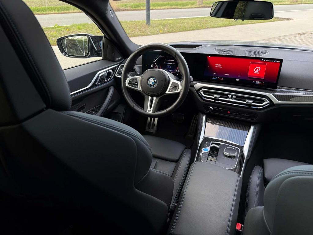 BMW i4 Verkocht,Sold,Vendu (bj 2023, automaat), Auto's, BMW, Gebruikt, Zwart, 544 pk, Blauw