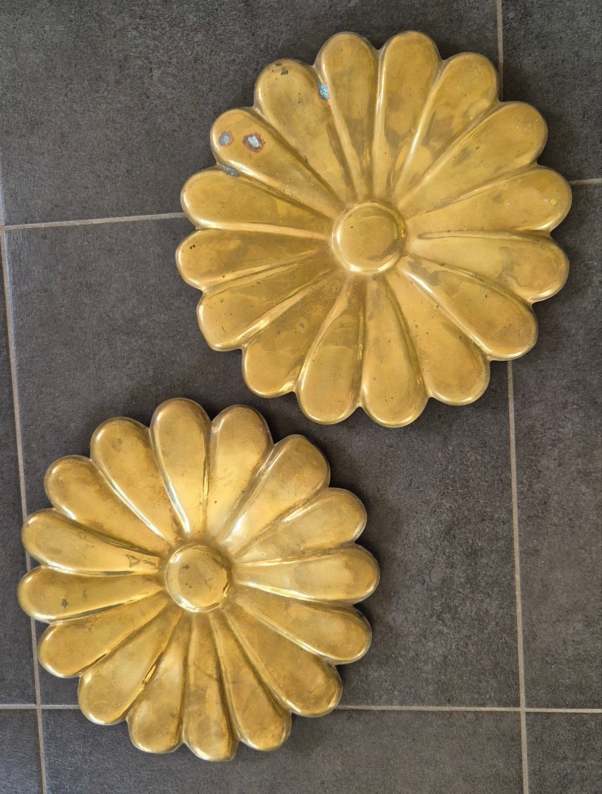 Zeldzaam messing bloemschalen Carlo Mozzoni Milano Ø 34 cm, Ophalen, Gemerkt