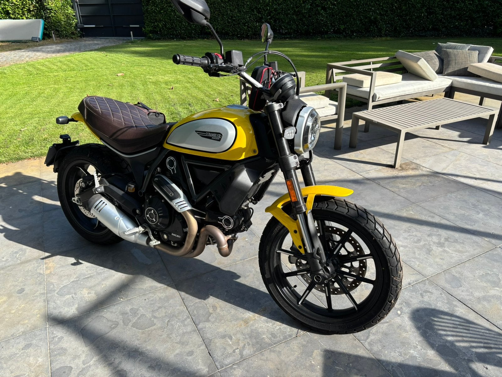 Ducati Scrambler 800cc Nightshift slechts 980km, nieuwstaat, Motoren, Motoren | Ducati, Motorrijbewijs A, Particulier, ABS, Handgeschakeld