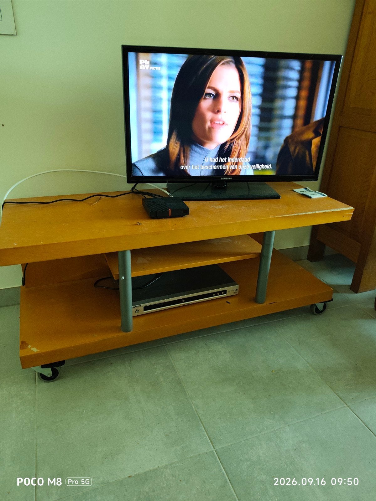 tv kastje op wielen, Ophalen, Gebruikt