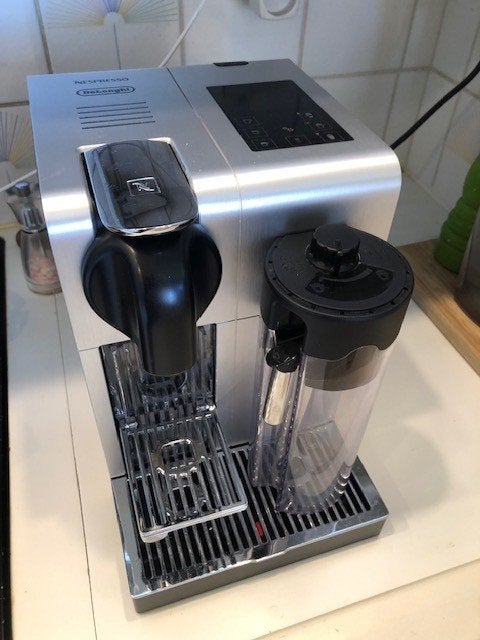 Nespresso Delonghi Lattisima pro, Ophalen, Koffiepads en cups, Koffiemachine, Zo goed als nieuw