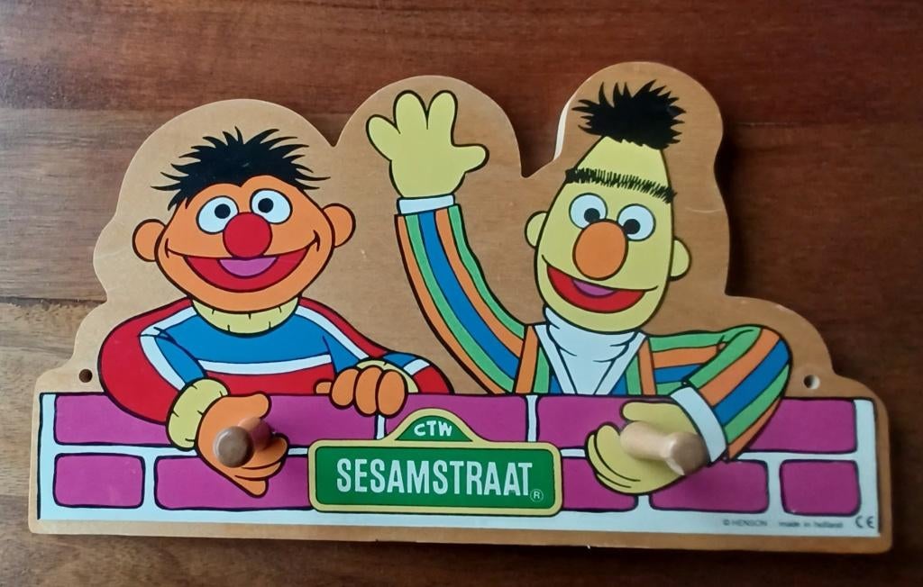 Bert en Ernie (Sesamstraat) / Houten kapstok / 35 x 20 cm, Ophalen of Verzenden