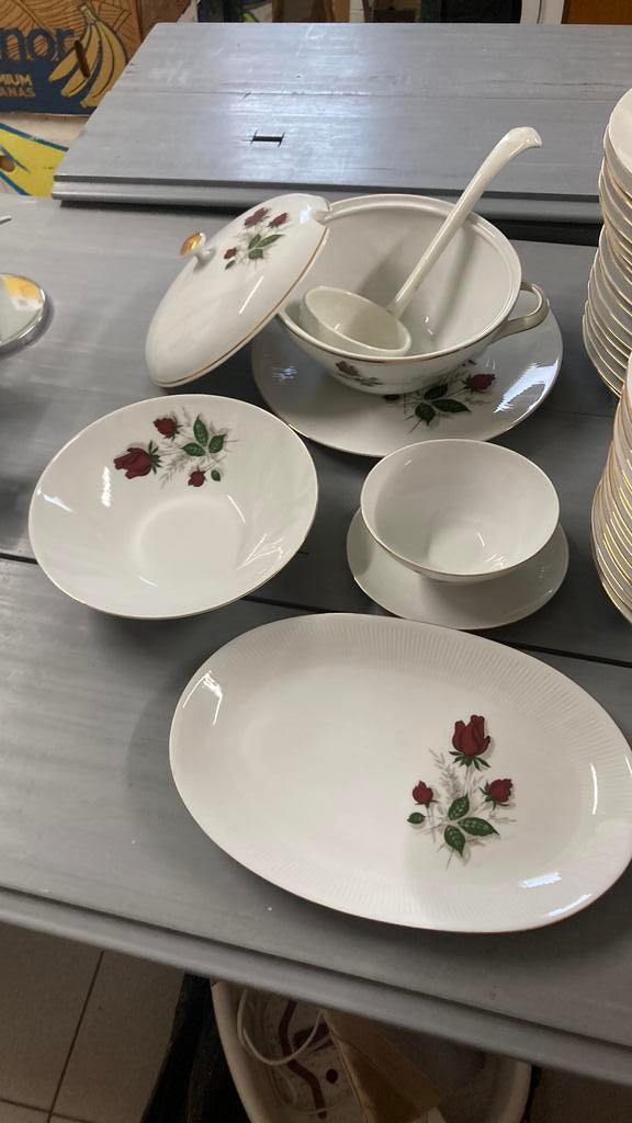 Compleet eetservies voor 18 personen, Ophalen