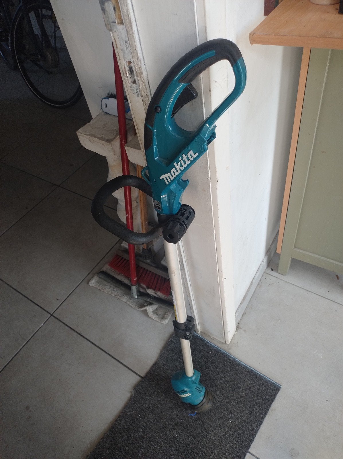 Makita Kantesnijder Zonder Baterij Prijs Overeen Te Komen ., Ophalen, Zo goed als nieuw, Accu, Makkita