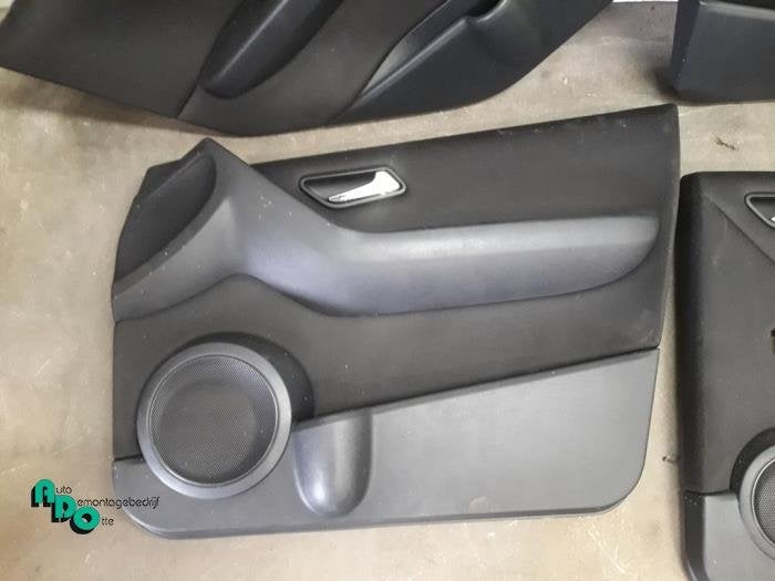Revêtement portière 4portes avant droite d'un Mercedes A-K, 3 mois de garantie, Utilisé, -, -