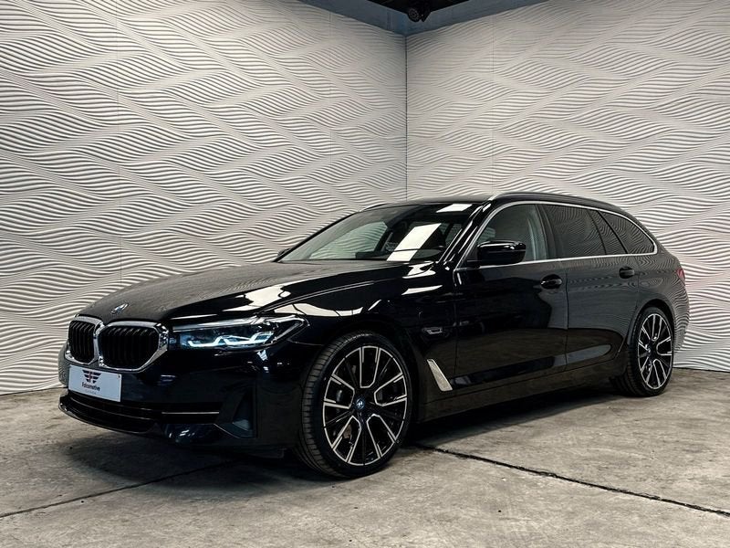 BMW Série 5 e*PHEV*ZETELVERW.*WIFI*CARPLAY*DAB*, Automaat, Achterwielaandrijving, 4 cilinders, Zwart