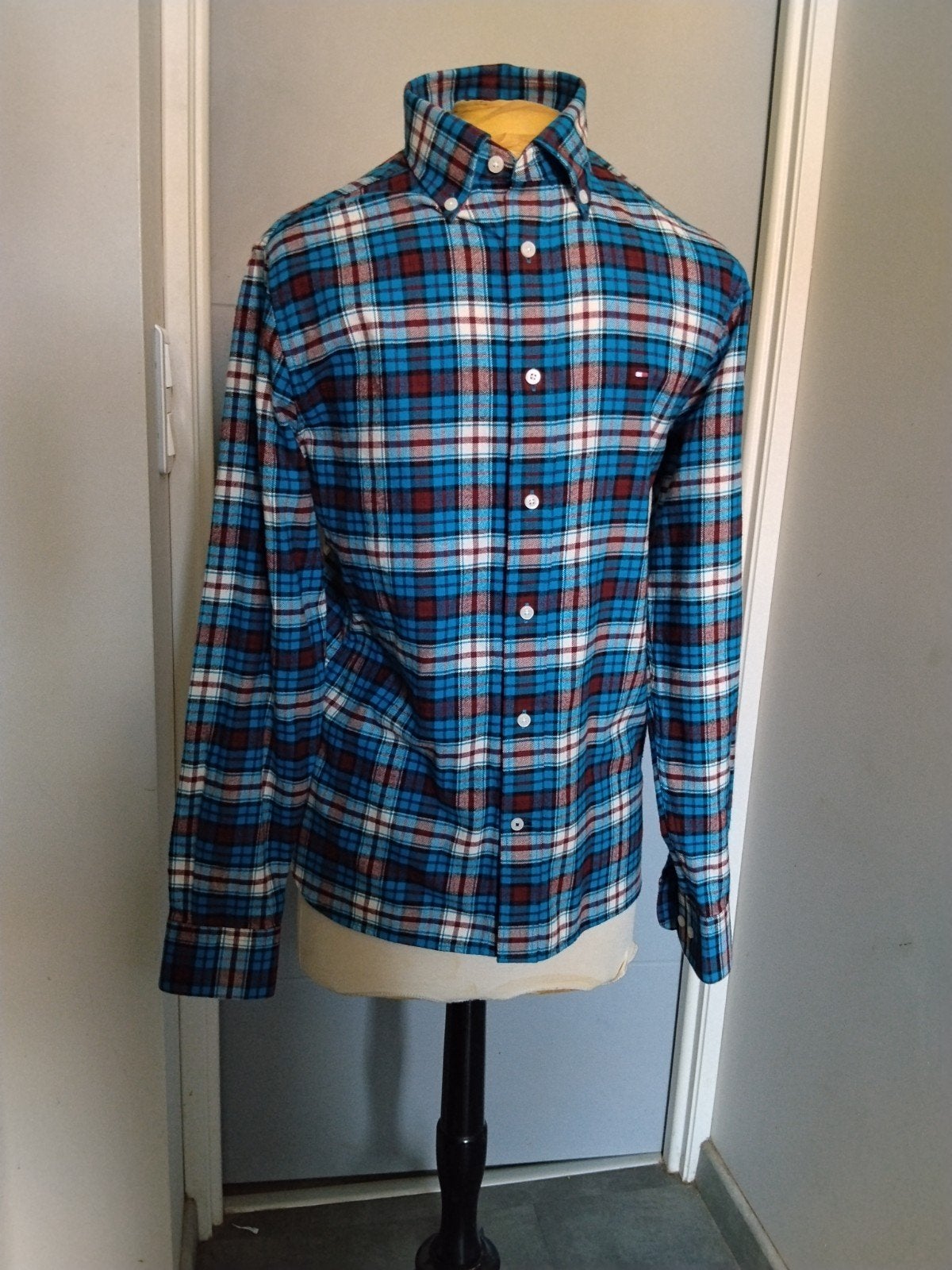 Tommy Hilfiger chemise à carreaux neuve avec étiquette taill, Vêtements | Hommes, Chemises, Neuf, Tommy Hilfiger, Tour de cou 38 (S) ou plus petit