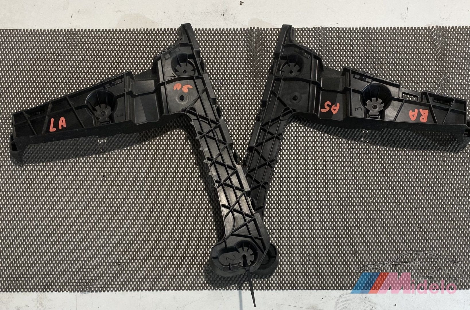 AUDI A5 BUMPERGELEIDER RECHTS & LINKS-ACHTER 8W6807454 & 8W6, Gebruikt, -, -, -