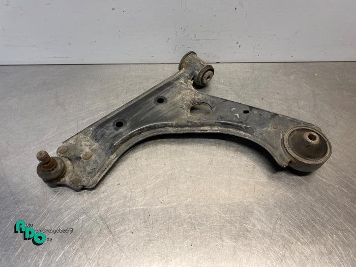 Draagarm links-voor van een Opel Corsa (Corsa E 15-), Gebruikt, -, -, Opel
