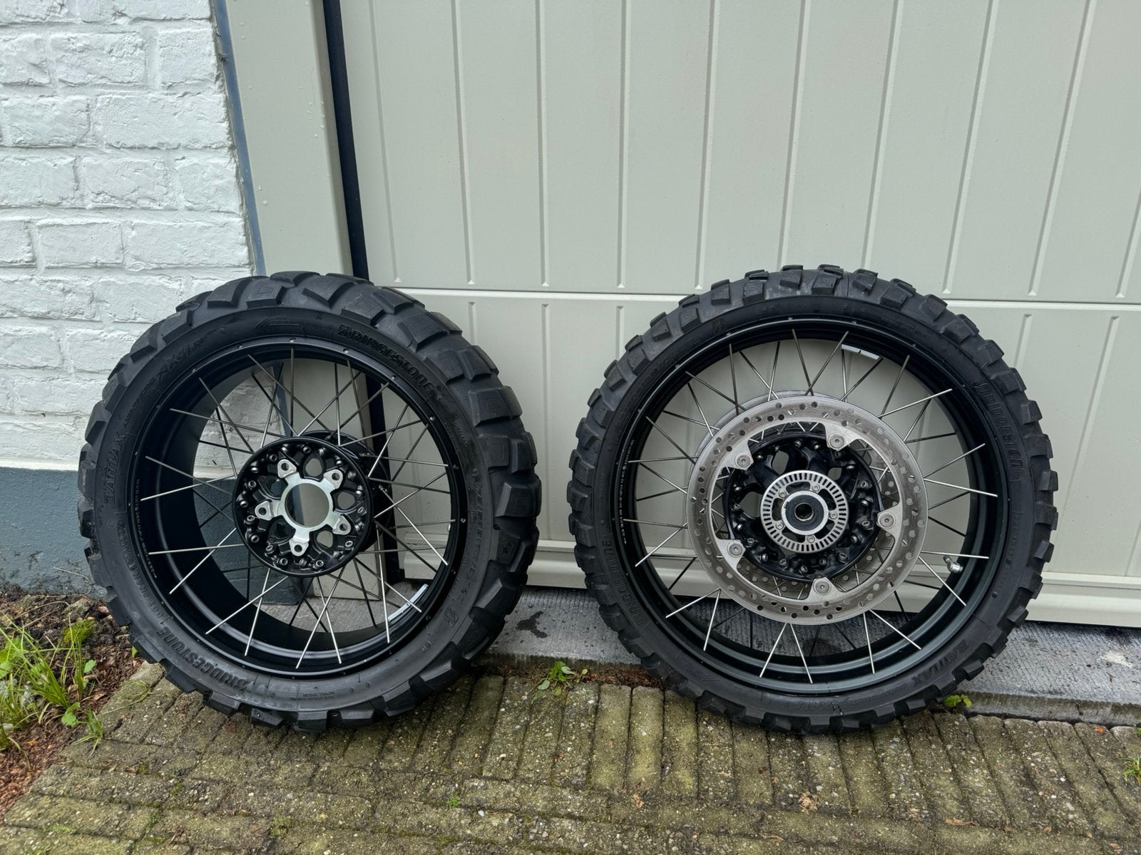 r1250 gs gsa spaakvelgen met remschijven en banden, Motoren, Ophalen, Gebruikt