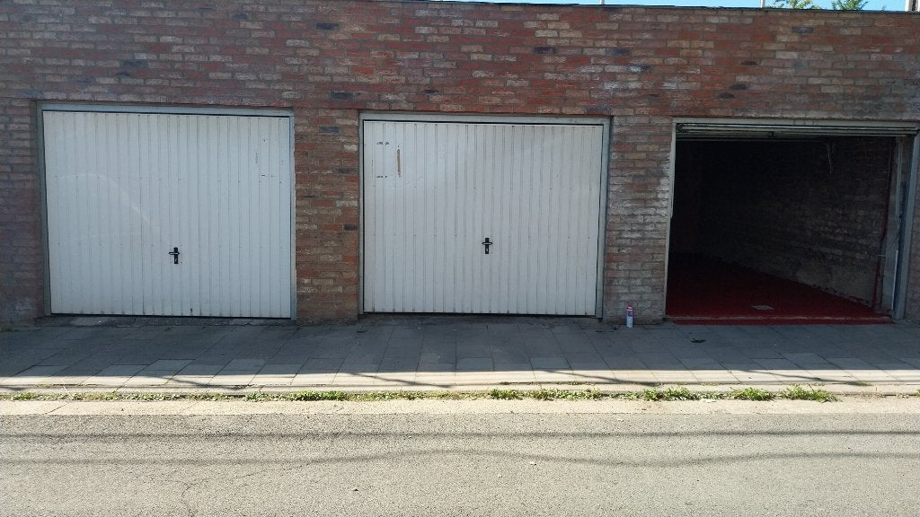 Grand garage a louer à Seraing  Sec Propre sécurisé 17 M2, Province de Liège