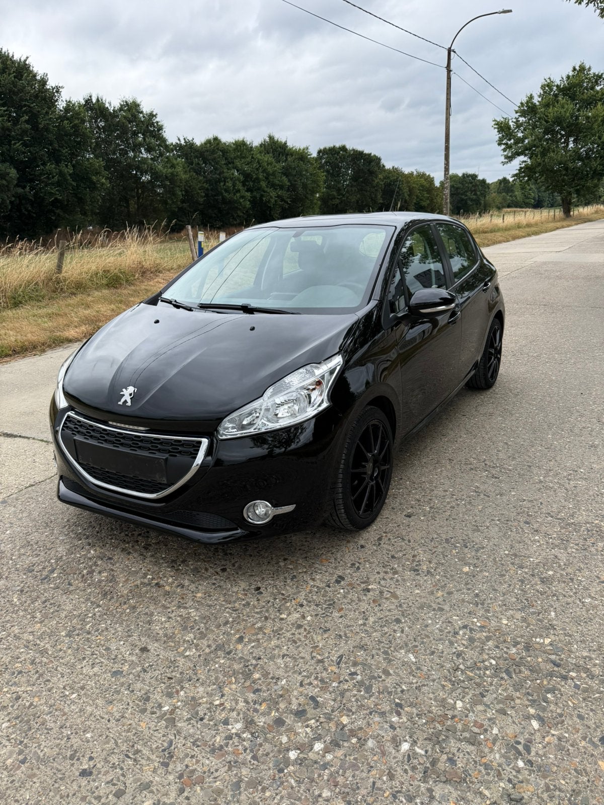 PEUGEOT 208 1.2 BENZINE DIRECT BESCHIKBAAR MET 1J GARANTIE, Voorwielaandrijving, 4 deurs, Stof, Bedrijf